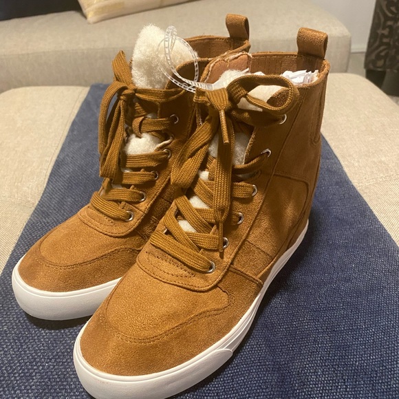 Irdy Faux Shearling Cuff Wedge Bootie SZ 8.5 - Picture 4 of 9